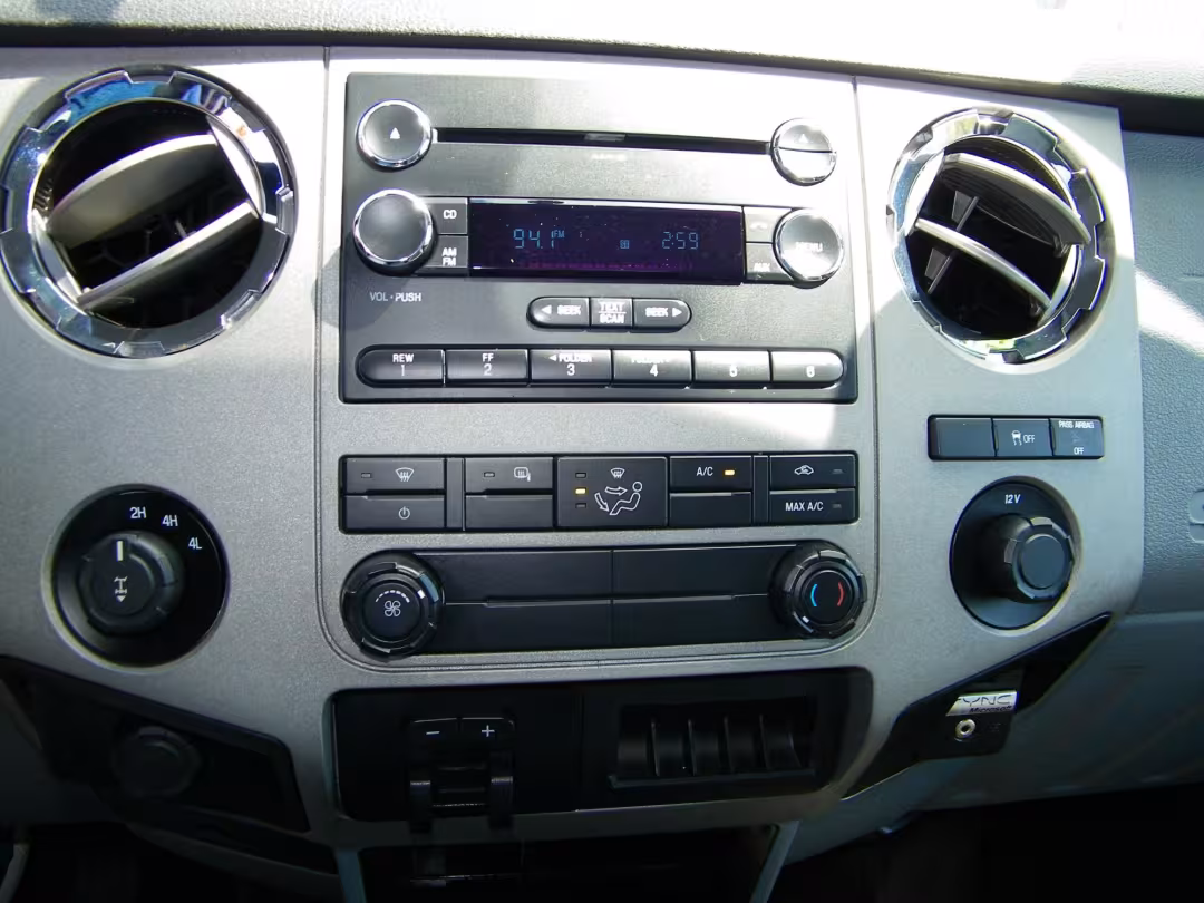 2014 Ford F-250 SD - 1FT7X2B67EEA01745 - Image #24